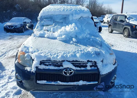 2010 Toyota Rav4 Limited z USA, uszkodzony, nr VIN JTMDF4DV7AD039093